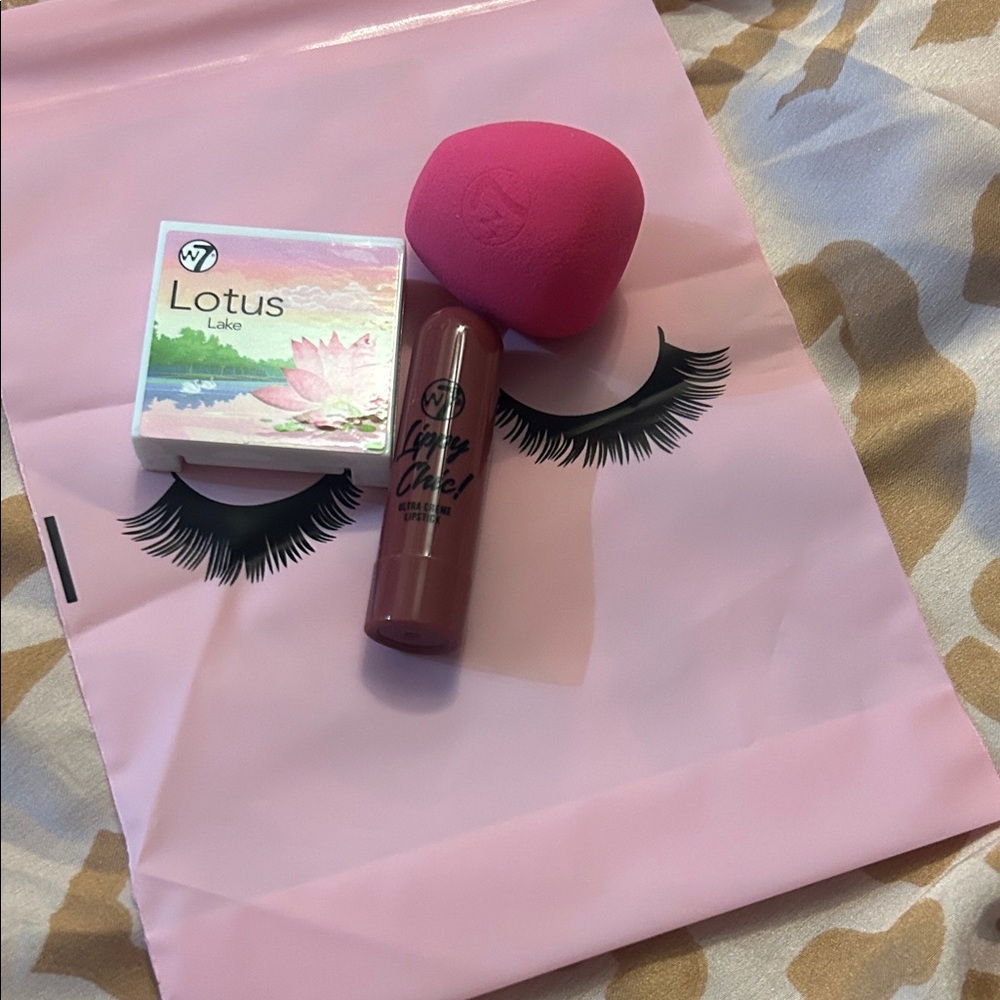 Lotus Lake Lipstick & Beauty Sponge Set - Pink